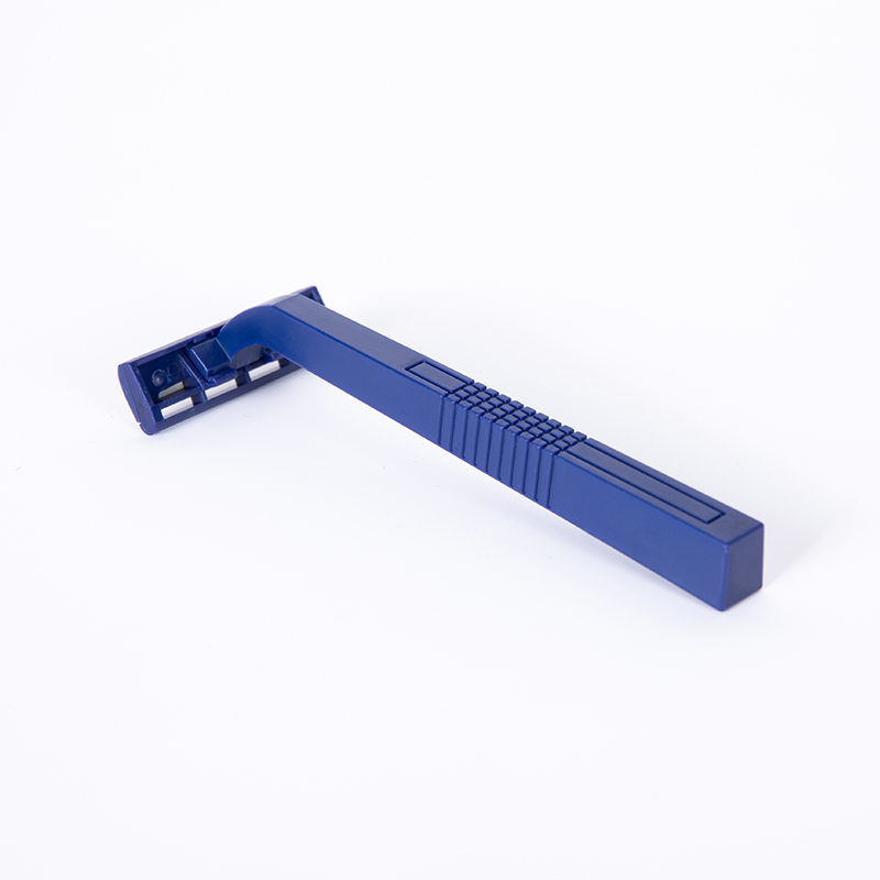 Egypengés, eldobható borotva nőknek