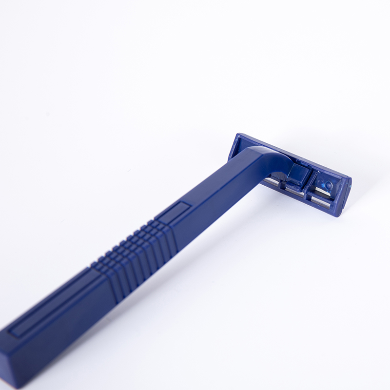 Egypengés, eldobható borotva nőknek