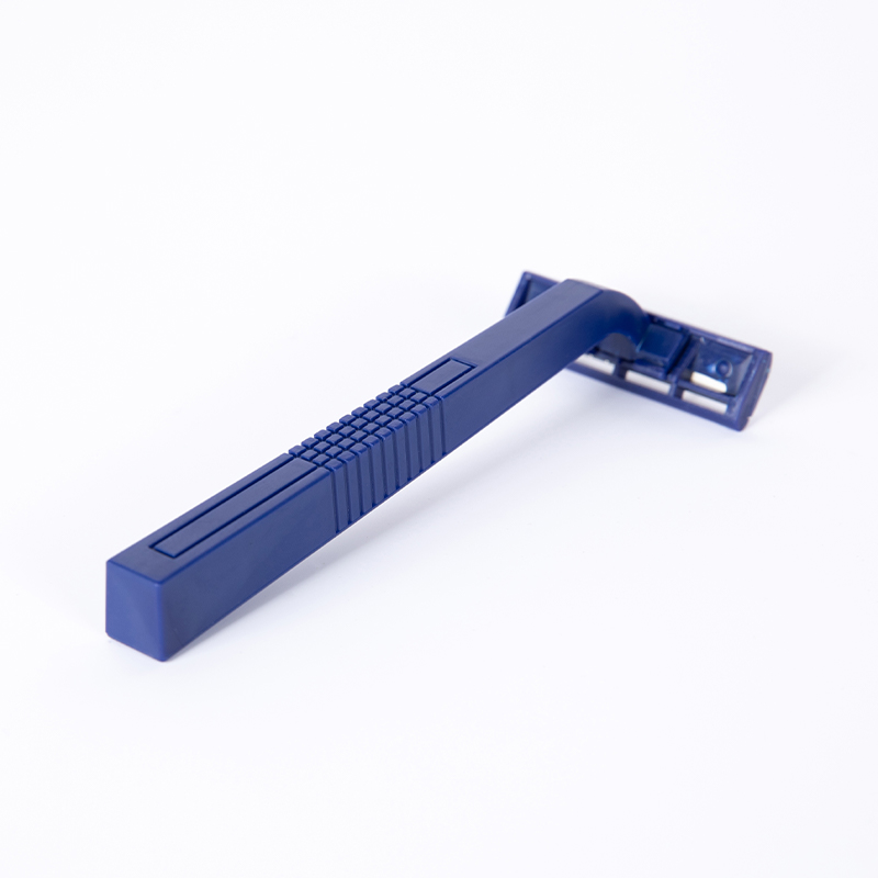 Egypengés, eldobható borotva nőknek